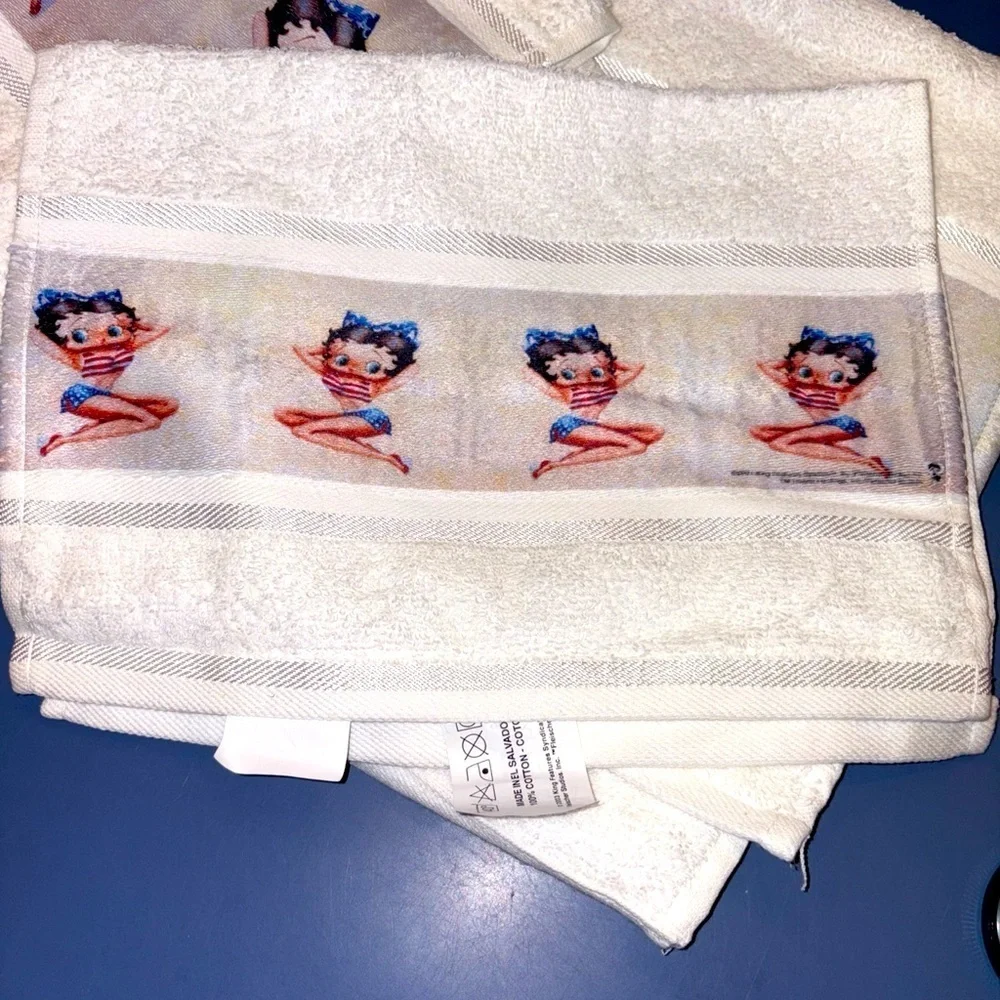 Betty Boop Bath Towel Set